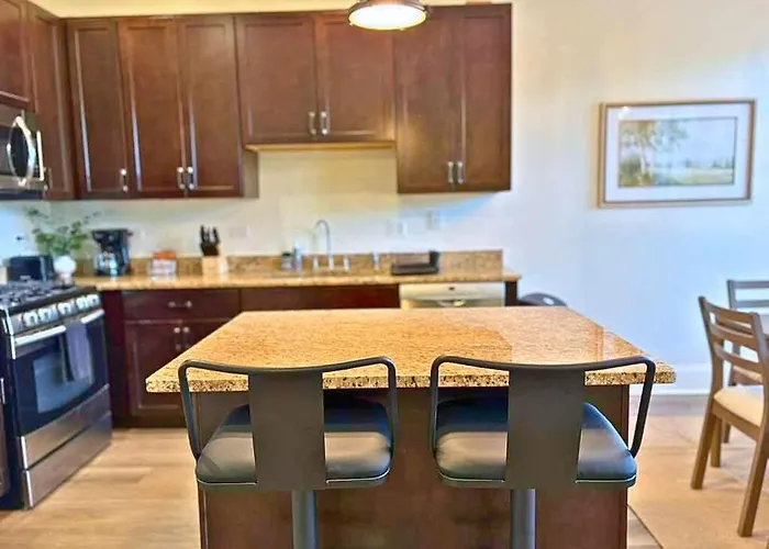 Well-equipped 2br Unit With Parking - Gbay 301 Apartamento Evanston