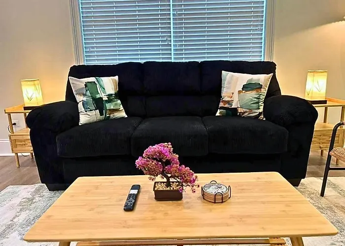 Well-equipped 2br Unit With Parking - Gbay 301 *
