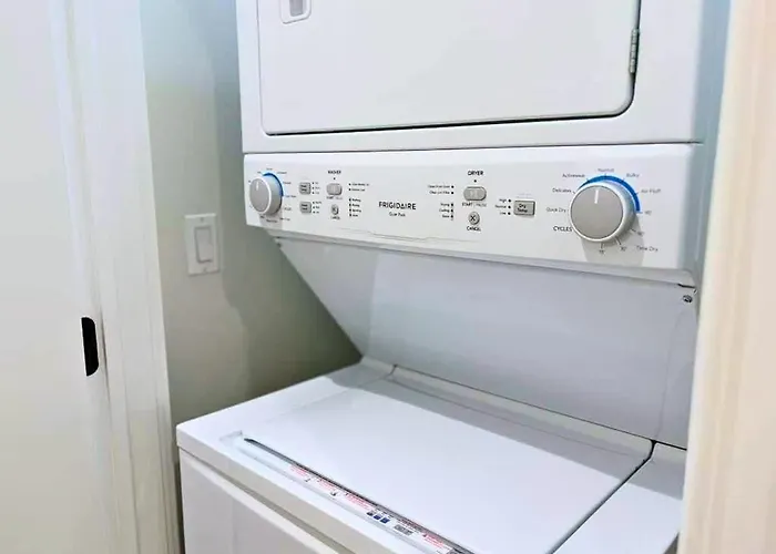 Well-equipped 2br Unit With Parking - Gbay 301 Apartamento Evanston
