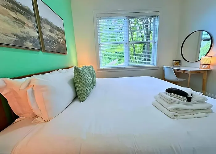Well-equipped 2br Unit With Parking - Gbay 301 * Evanston